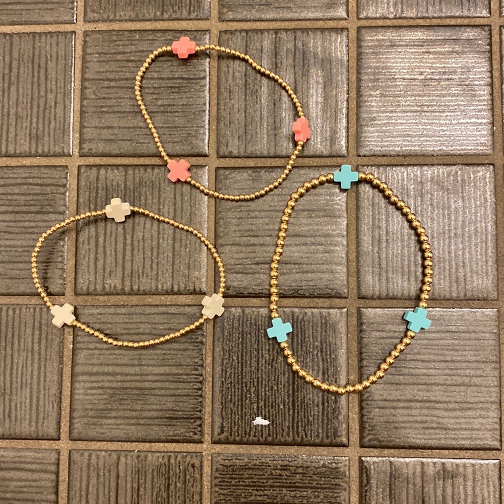 E newton cross bracelet set
